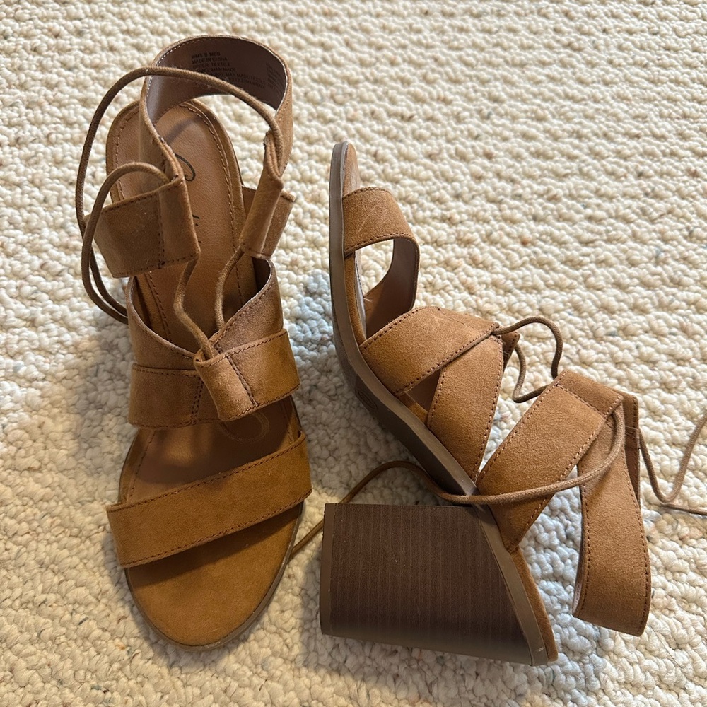 Candies Tan Strappy block heels size 9